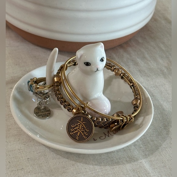 Ceramic Cat Kitty Jewelry Trinket Dish. Necklace & Ring. CAT’S MEOWS 🐈 - Picture 10 of 10